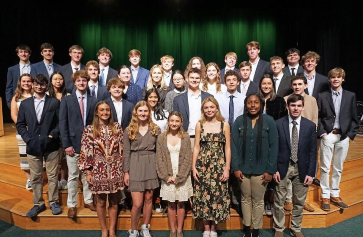 Group of Class of '25 and Class of '26 who were inducted into the honors society.